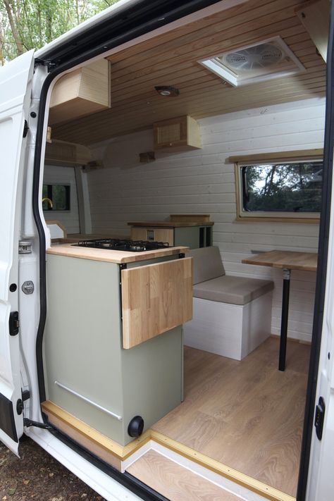 Español — Equipamiento de Furgonetas | Camperizaciones | vanlife | campervan | vanconversion | vanliving Campervan Kitchen Ideas, Hiace Camper, Ducato Camper, Kangoo Camper, Campervan Ideas, Volkswagen T5, Cargo Trailer Camper, Bus Living, Kombi Home