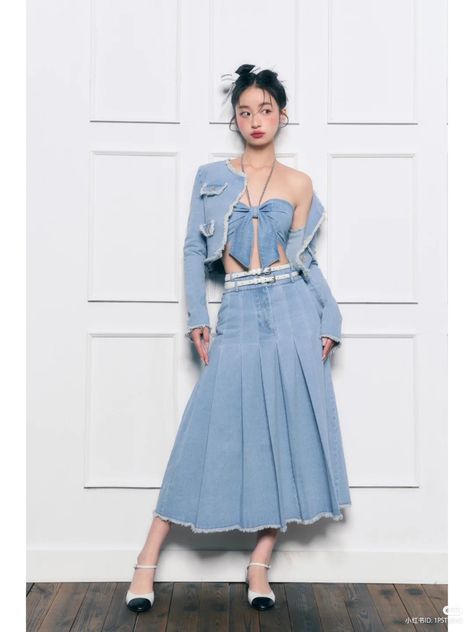 Blue Outfit Photoshoot, Denim Outfit Photoshoot, Moda Ulzzang, Outfit Photoshoot, Moda Denim, Denim Wear, Trends 2023, Half Skirt, Fashion Project