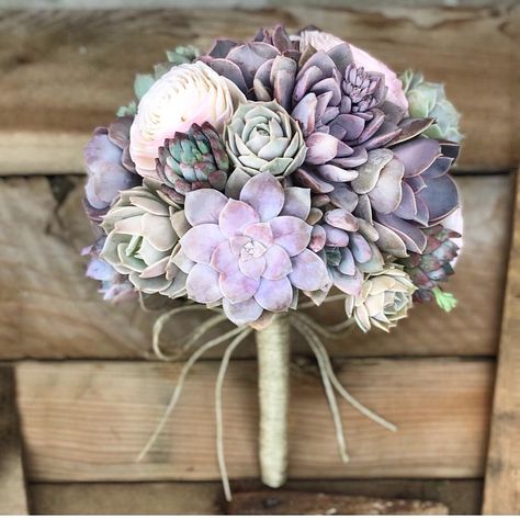 Purple Succulent Bouquet, Lavender And Succulent Wedding, Succulent Arrangements For Weddings, Lavender And Eucalyptus Wedding Bouquet, Sage Green And Lavender Wedding Flowers, Lavender And Eucalyptus Bouquet, Wedding Bouquets With Succulents, Succulent Bouquet Diy, Succulent Bridal Bouquet