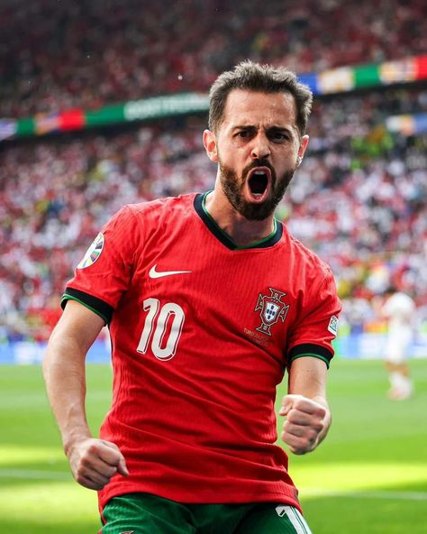 Bernardo Silva Portugal, Celebration Wallpaper, Portugal Football, Blue Bg, World Cup Shirts, Bernardo Silva, Dynamic Wallpaper, Goal Celebration, Cristiano Ronaldo 7