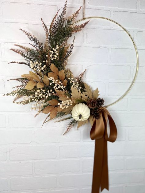 Modern Fall Asymmetrical  Berry Hoop Wreath This minimalist  fall gold hoop wreath is beautiful for autumn. Hang this beauty on your front door, entryway or above your bed. Cream berries, neutral maple leaves & pinecones trail up this fall wreath...accented with a white pumpkin & a tiny jute accent at the end. Every wreath has the jute twine tie at the end. It is your option to add the removable ribbon. This hoop can be hung at any angle for a more asymmetrical vibe. OPTIONS AT CHECKOUT *Ribbon Hoop Wreaths, Modern Fall Decor, Fall Decor Wreaths, Boho Wreath, Material Wreaths, Modern Fall, Diy Fall Wreath, Berry Wreath, Fall Door