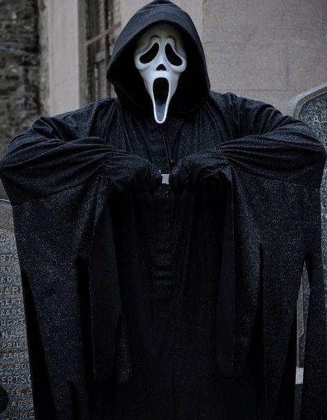 Scream Ghostface Costume, Ghostface Costume, Ghostface Scream, Scream Movie, Horror Movie Icons, Funny Horror, Halloween Boys, Ghost Faces, Scream