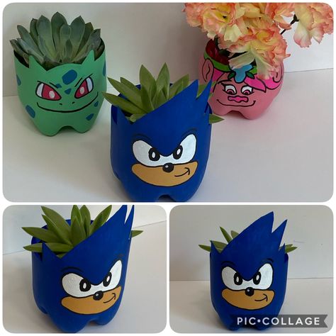 Sonic The Hedgehog Arts And Crafts, Sonic Craft For Kids, Hedgehog Pokemon, Sonic Craft, Recycled Bottle Crafts, Bulbasaur Planter, Paper Flowers Wall, Hedgehog Craft, Pots Diy