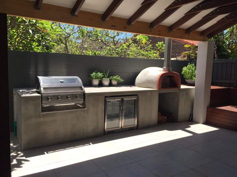 Diy Oven, Pizza Oven Outdoor Kitchen, Diy Pizza Oven, Outdoor Bbq Area, Diy Pizza, Outdoor Barbeque, Outdoor Kitchen Decor, Outdoor Kitchen Plans, Outdoor Bbq Kitchen