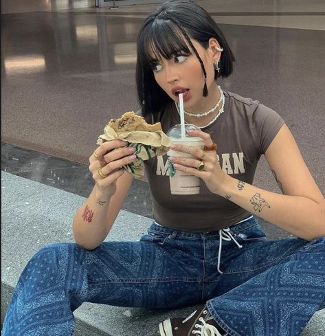 Streetwear Hairstyles, Minga London, Look Grunge, Penteado Cabelo Curto, Hair Stylist Life, Cookie Monster, Aesthetic Hair, Bobs Haircuts, Aesthetic Girl