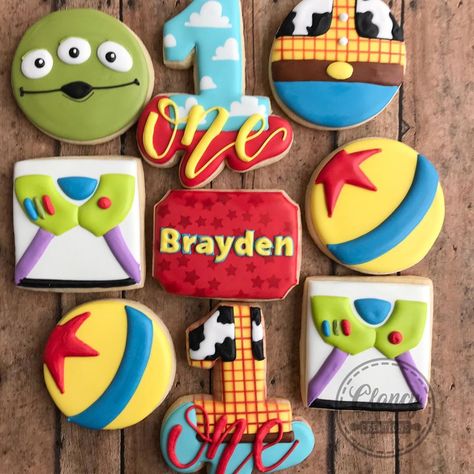 Buzz Lightyear Party, Toy Story Cookies, Buzz Lightyear Birthday, Toy Story Party Decorations, Frosted Cookies, Toy Story Baby, Disney Cookies, Toy Story Cakes, Instagram Cool