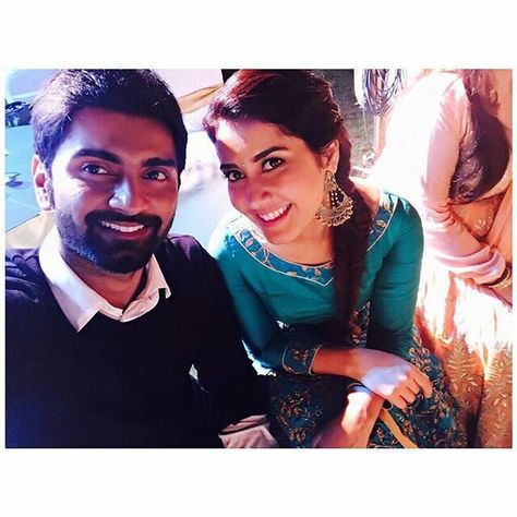 Atharvaa with raashi khanna during her portions .imaika nodigal Imaikka Nodigal Images, Imaikka Nodigal, Atharva Actor, Atharvaa Murali, Raashi Khanna, Plus Size Evening Gown, Camera Drawing, Picture Quote, Vijay Devarakonda