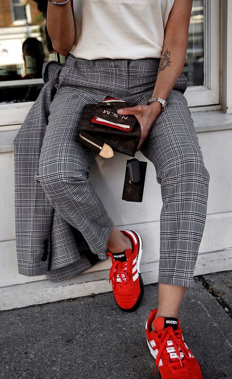 Red Sneaker Outfits Women, Orange Sneakers Outfit, Red Sneakers Outfit, Oversized Plaid Blazer, Red Shoes Outfit, Girl Boss Outfit, Trainers Outfit, Sporty Chic Style, Sneaker Outfits Women