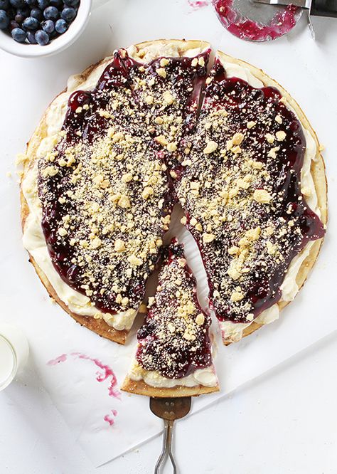 Rustic Blueberry Dessert Pizza! I'd make the crust and the blueberry filling and not use pre-made Blueberry Dessert Pizza, Dessert Pizza Recipes, I Am Baker, Blueberry Desserts, Brownie Desserts, Dessert Pizza, Fruit Pizza, Blueberry Recipes, Eat Pizza