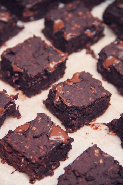 Kidney Bean Brownies, Chocolate Salad, Red Bean Dessert, Recipe Brownies, Healthy Vegan Cookies, Recipes With Kidney Beans, Brownie Vegan, Bean Brownies, Sweet Red Bean