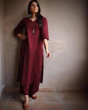 Check out Hetvi Creation Women Round-Neck Straight Kurta Set on AJIO! Maroon Kurta Set For Women, Straight Kurti, Boys Denim, Straight Kurta, Adidas Kids, Jean Jeggings, Kurta Set, Denim Trousers, Premium Brands