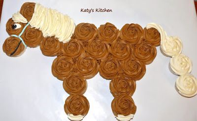 Katy's Kitchen: Horse/Pony Pull Apart Cupcake Cake Cupcakes For Girls, Horse Cakes, Rodjendanske Torte, Pull Apart Cupcake Cake, Paris Cakes, Pull Apart Cake, First Communion Cakes, Western Birthday Party, Horse Birthday Parties