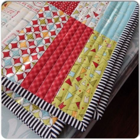 Easy Quilt Ideas, Quilt Ideas For Beginners, Quilt Jelly Roll, Quilting Binding, Beginner Quilting Projects, Machine Quilting Patterns, Jelly Roll Quilt Patterns, Quilt Modernen, Straight Line Quilting