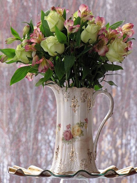 Vintage Pitcher with Roses Pitcher With Flowers, Teacup Mosaic, Vibeke Design, Estilo Shabby Chic, Coming Up Roses, Vintage Pitchers, Colorful Roses, Water Pitcher, Deco Floral