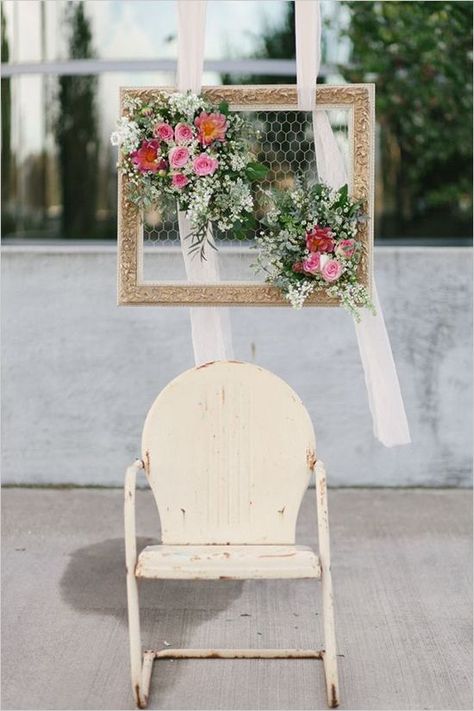 chicken wire and flower frame decor: Vintage Wedding Ideas, Vintage Country Weddings, Chicken Wire Frame, Wedding Reception Design, Wedding Types, Wedding Photo Booth, Planning Tools, Venue Decor, Bouquet Arrangements