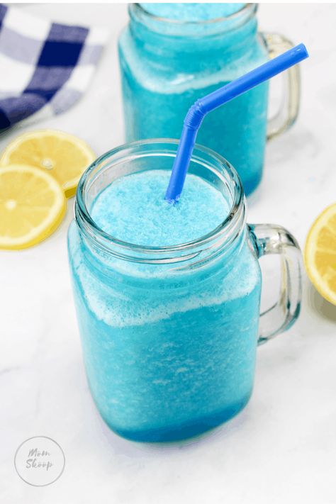 FROZEN PARTY PUNCH - DISNEY INSPIRED PARTY PUNCH Frozen Party Punch, Frozen Punch Recipe, Frozen Punch, Blue Party Punches, Frozen Party Printables, Blue Punch Recipe, Nonalcoholic Party Drinks, Frozen Themed Party, Easy Party Punch