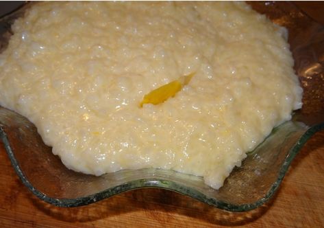 Mom's Portuguese Rice Pudding (Arroz Doce) - the portuguese american mom Portuguese Sweet Rice Recipe, Rice Pudding No Egg, Portuguese Sweet Rice, Portuguese Rice Pudding, Portuguese Rice, Rice Pudding Recipe Easy, Chamorro Recipes, Baked Rice Pudding, Creamy Rice Pudding