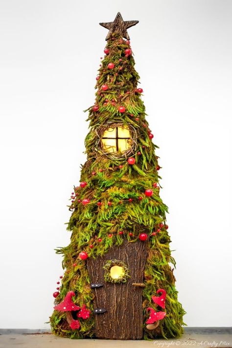 Fairy Christmas Tree, Christmas Tree House, Christmas Fairy Garden, Fairy House Crafts, Fairy Christmas, Easy Budget, Fairy Garden Crafts, Tree House Decor, Cone Trees