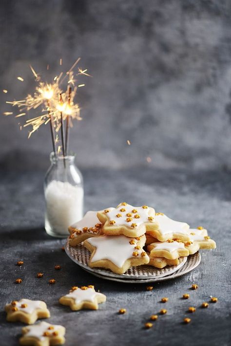 Classic Sugar Cookies by Muy Delish Mexican Sopa, Basic Sugar Cookie Recipe, Cookies Photography, Simple Soup, Dessert Photography, Easy Sugar Cookies, Food Photography Inspiration, Cinnamon Toast, Insta Ideas