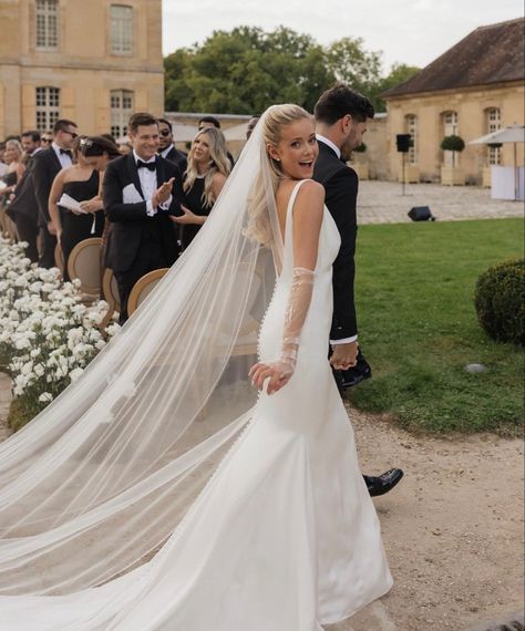 Hannah Godwin Wedding Dress, Hannah Godwin Wedding Hair, Bridal Pony With Veil, Hannah G Wedding, Hannah Godwin Wedding, Wednesday Dresses, Dylan Barbour, Hannah Godwin, Core Memories