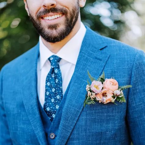 Pocket Square Flowers for Groom: What Is a Pocket Square Boutonnière? Hopeful Romantic, Wedding Flower Trends, Diy Bouquets, Groom's Suit, Pocket Square Wedding, Groomsmen Boutonniere, Flower Picks, Classy Suits, Eclectic Wedding