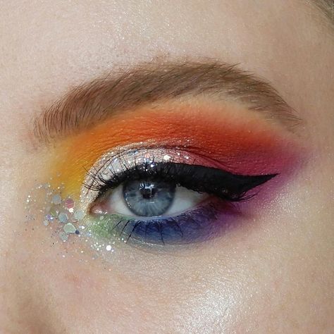 pride makeup | rainbow cut crease | ig: @hiddengemblog Eye Makeup Glitter, Rainbow Eyeshadow, Trendy Eyeshadow, Eye Natural, Pride Makeup, Make Up Inspiration, Best Eyeliner, Hooded Eye Makeup, Eye Makeup Steps