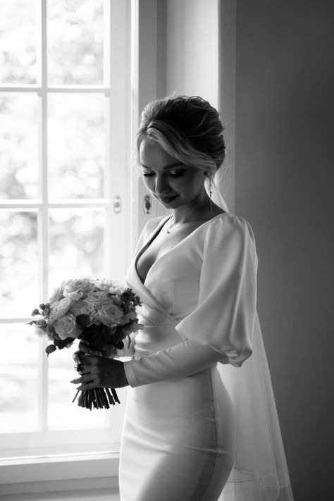 Bride Poses Indoor, Indoor Bride Photography, Studio Wedding Pictures, Bridal Portraits Indoor Studio, Bride Hotel Room Photography, Bride Getting Ready Photoshoot, Bridal Portrait Ideas Indoor, Solo Bride Photos, Indoor Wedding Photoshoot