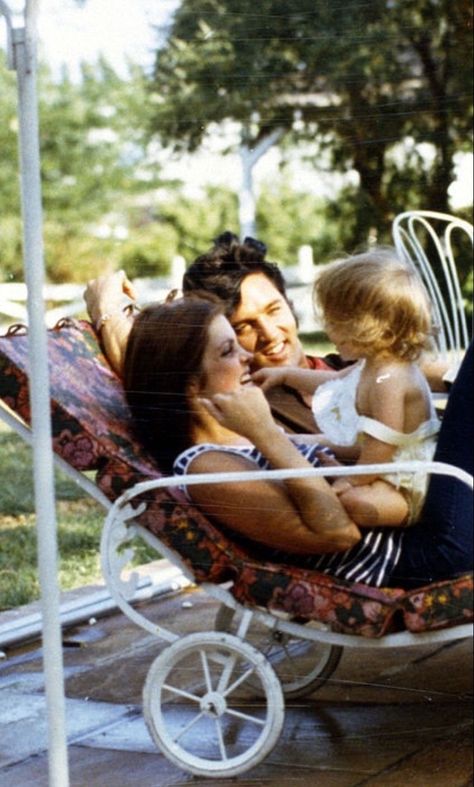 Percilla Presley, Elvis And Lisa Marie, Priscilla And Lisa Marie, Elvis Priscilla, Elvis And Me, Presley Family, Elvis Presley Graceland, Elvis Presley Pictures, Elvis And Priscilla