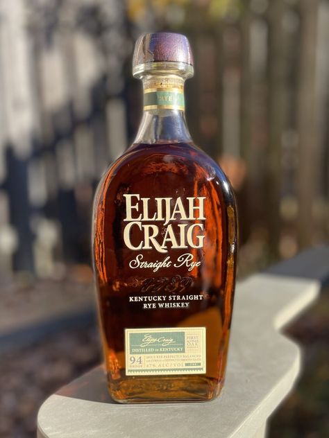 Veteran Rye Review: Elijah Craig Straight Rye - Embrace the Bourbon 🇺🇸 Elijah Craig Bourbon, Rye Bourbon, Malted Barley, Cigars And Whiskey, Rye Whiskey, Port Wine, Flavor Profiles, Rye, Cigars