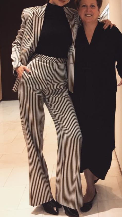 Formal Pant, Striped Suit, Striped Pant, Old Fashion Dresses, Gigi Hadid, How To Look Classy, Suits For Women, Black Pants, Two Piece Pant Set