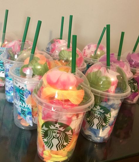 Easy party favor for 13th Birthday. Starbucks gift card inside cup stuffed with flower lei. The girls loved them! Starbucks Gift Ideas, Birthday Cake For Teens, 13th Birthday Party Ideas For Girls, Cakes For Teenagers, Starbucks Birthday Party, Teen Party Favors, Starbucks Party, Starbucks Birthday, Teen Cakes