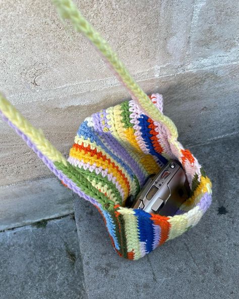 Summer Bags Crochet, Phone Bag Crochet, Scrap Crochet, Scrap Yarn Crochet, Tiny Crochet, Tiny Gifts, Yarn Bag, Fun Crochet Projects, Craft Bags