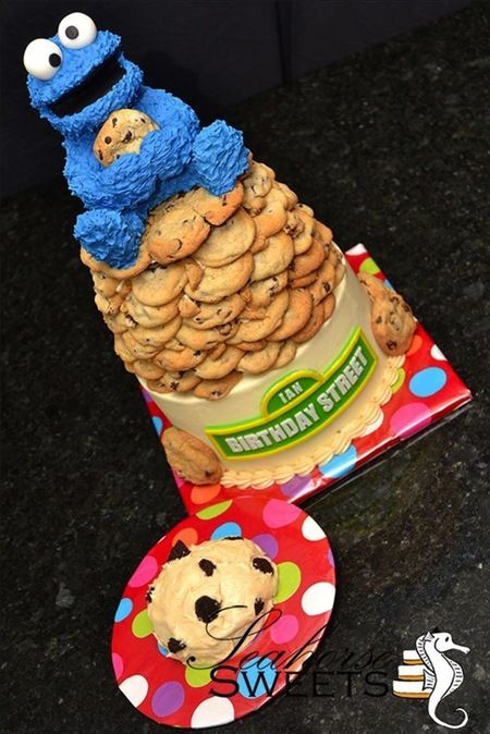 Adorable Cookie Monster Cake!  Cake Wrecks - Home - Sunday Sweets: Here There Be MONSTERS Cookie Monster Cakes, Ernie Und Bert, Cookies Monster, Cookie Monster Birthday Party, Sesame Street Cake, Cookie Monster Cake, Incredible Cakes, Cake Design Inspiration, Cookie Monster Party