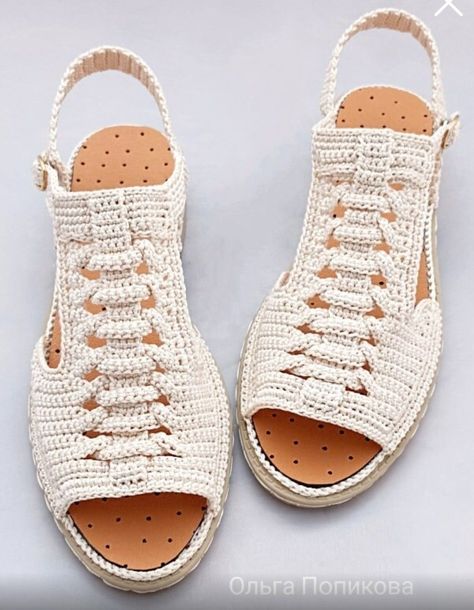 How to Make Crochet Shoes for babies - Baby girls shoes pattern Steps & Tutorials Sporty Shoes Women, Rajutan Sandal, Diy Crochet Shoes, Sandal Rajut, Cute Casual Shoes, Shoes For Babies, Diy Crochet Patterns, Crochet Shoes Pattern, Diy Slippers