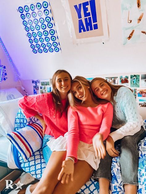 Preppy Trio, Abc Party Costumes, Abc Party, Sibling Pictures, Friends Pic, Cute Friend Photos, Bff Goals, Bestie Goals, Preppy Summer