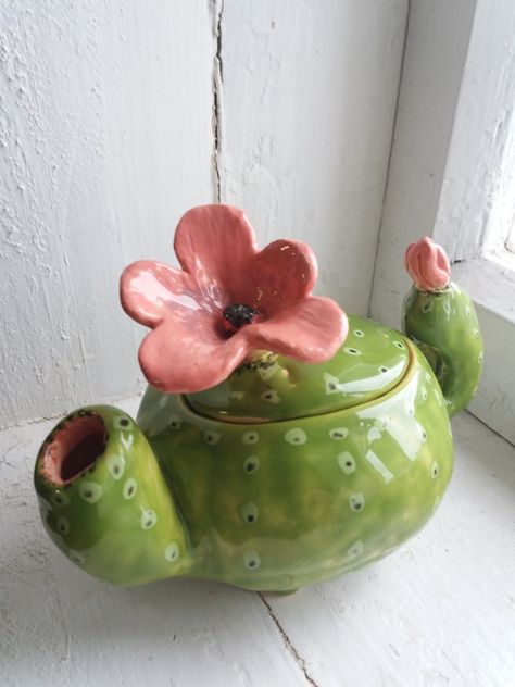 Teapot Clay Ideas, Cute Teapot Ceramic, Clay Teapots Ideas, Teapot Ceramic Ideas, Tea Pots Ceramic, Creative Teapots, Sculpture Art Clay, Clay Teapots, Clay Vase