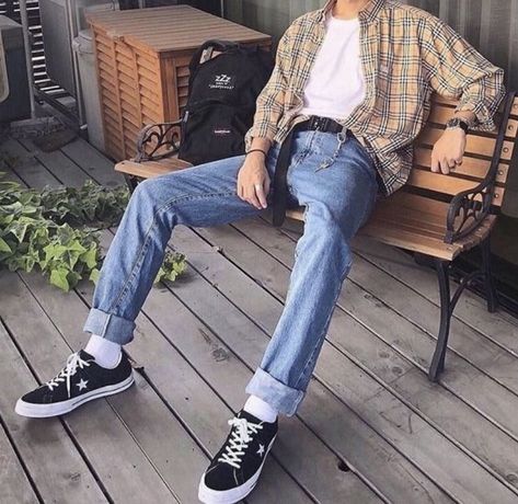 Streetwear Website, Indie Outfits Men, 80s Fashion Men, Look 80s, Vintage Outfits Men, Highsnobiety Fashion, 90s Fashion Men, Aesthetic Outfits Men, Fashion 90s