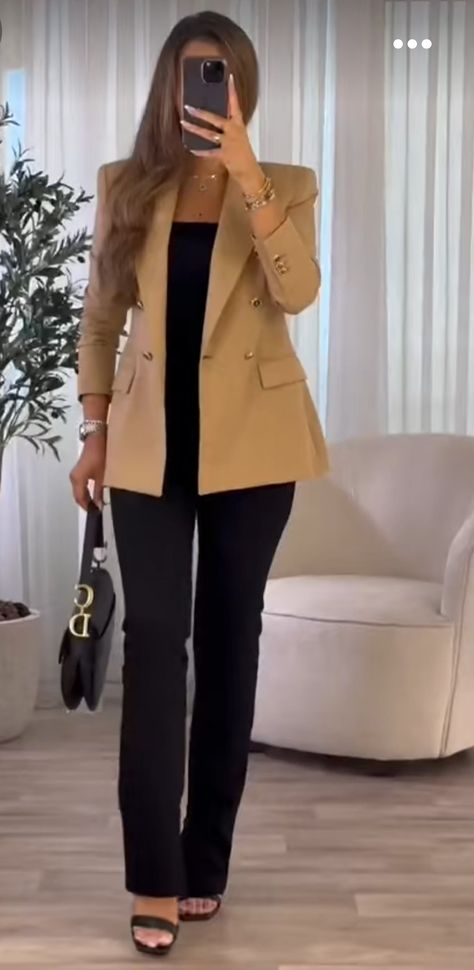 Fall Business Outfits, Mum Outfits, Business Formal Outfit, Modest Winter Outfits, Khakis Outfit, Church Fits, Corporate Fashion, Professional Outfits Women, Beige Outfit