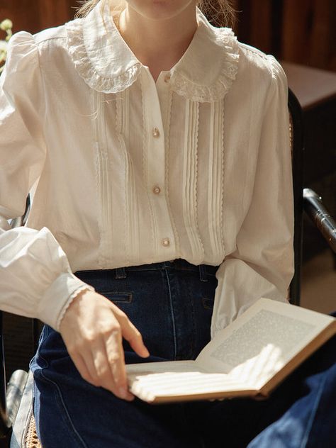 Practical and beautiful in details. Embroidery shirts, comfy knitwear, chiffon blouses…. White Lantern Sleeve Blouse, Collar Blouse Outfit, Puritan Collar, White Collared Blouse, Peter Pan Collar Blouse, White Lace Blouse, Sweater Tops, Personal Aesthetic, Wardrobe Inspiration