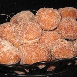 Easy Donut Recipe, Doughnuts Recipe, Easy Donuts, Fried Donuts, Doughnut Recipe, Apple Fritters, Unsweetened Applesauce, Donut Recipes, Confectioners Sugar