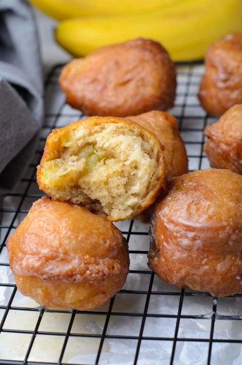 Fritter Batter Recipe, Deep Fried Bananas, Banana Bread Mug, Banana Snacks, Banana Fritters, Batter Recipe, Fried Bananas, Banana Bites, Dipping Sauces