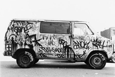 Manual Photography, Bus Art, Painted Vans, Graffiti Illustration, Graffiti Artwork, Nyc Photography, Black And White Painting, Illustration Character Design, Paint Job