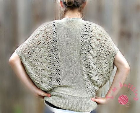 Knitted Blouses are the main dress of women which always preferred from by women who want to be both comfortable and elegant. Knitted Blouses For Women, Sleeveless Blouse Pattern, Pi Shawl, Pretty Sleeves, Blouse Inspiration, Knitted Blouse, Circular Knitting, Summer Knitting, Sweater Knitting Patterns