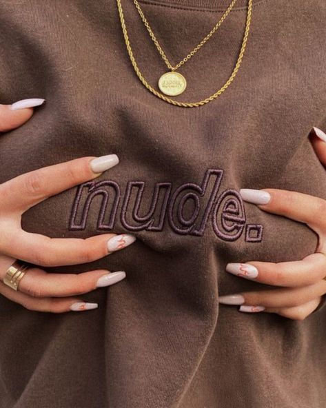 Raw Nails, Photo Inspo Aesthetic, Nude Project, Closet Addition, Nude Outfits, Brown Sneakers, Beige Aesthetic, Green Outfit, Brown Aesthetic