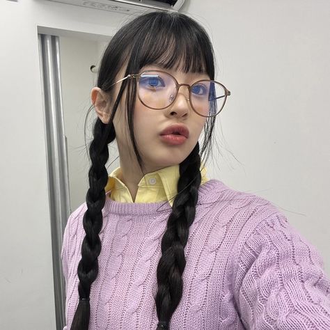 Light Blue Jean Jacket, New Jeans Style, Girl Icons, Kpop Girl Groups, Pink Sweater, Cute Icons, Instagram Update, Korean Girl, South Korean Girls