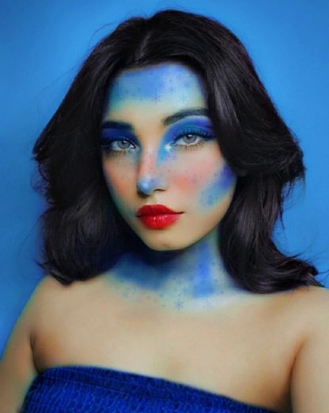 Blue Contour Make Up, Blue Face Paint Makeup, Blue Mushroom Makeup, Water Eye Makeup, Blue Water Makeup, Smurfette Makeup, Blue Cosplay Makeup, Water Element Makeup, Blue Face Paint Ideas