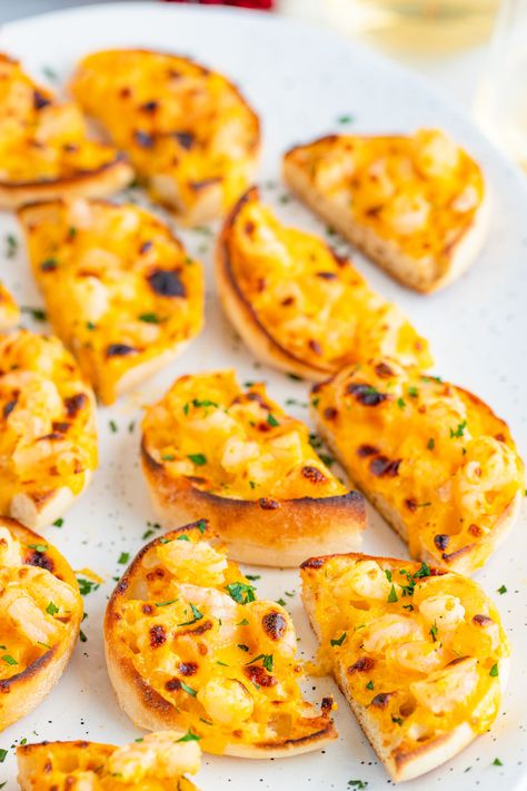 Honey Muffins Recipe, Cheesy Shrimp, Horderves Appetizers, Honey Muffins, Shrimp Toast, English Muffin Recipes, Cheesy Appetizer, Crowd Pleasing Recipes, Best Appetizer Recipes