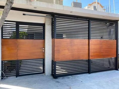 Modern Gates Driveway, House Front Gate, New Door Design, Door And Window Design, Industrial Design Style, Home Gate Design, House Main Gates Design, Grill Door Design, Balcony Railing Design