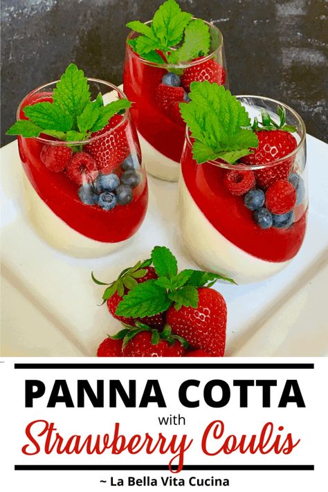 Dessert Italian, Strawberry Coulis, Coulis Recipe, Strawberry Panna Cotta, Berry Coulis, Dessert Strawberry, Panna Cotta Recipe, Italian Dessert, Italian Recipe