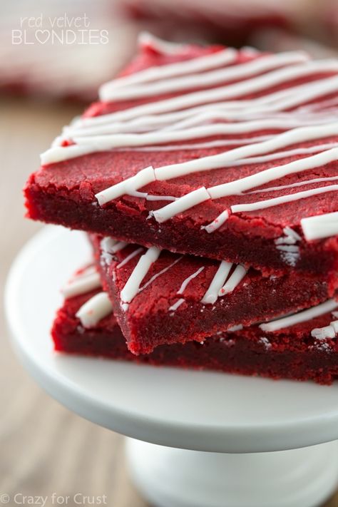 This recipe for Red Velvet Blondies is the perfect way to combine red velvet cake and blondie bars! Canada Day Desserts, Red Velvet Cheesecake Cupcakes, Velvet Desserts, Chocolate Chip Cheesecake Bars, Red Velvet Desserts, Fabulous Desserts, Red Velvet Recipes, Red Velvet Brownies, Crazy For Crust